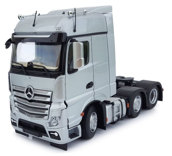 Mercedes-Benz Actros Bigspace 6x2 strieborná